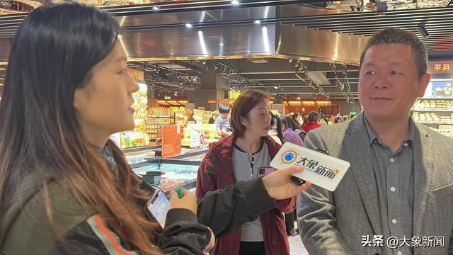 真情“胖东来式”服务温暖一座城凯发k8网站蹲点日记︱真心换(图2)